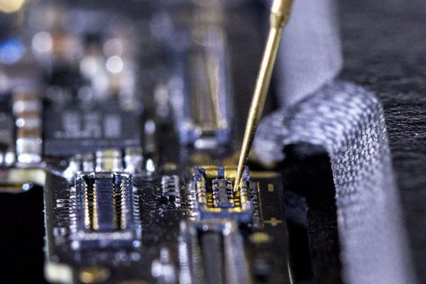 Flying Probe Tester - Probing on small target - SPEA